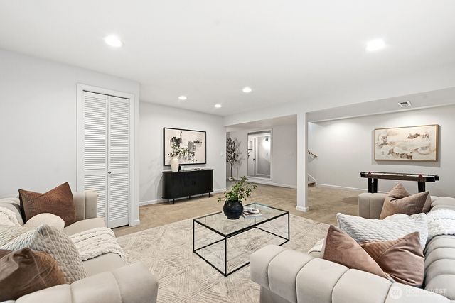 16208 SE 33rd Circle, Bellevue, WA 98008