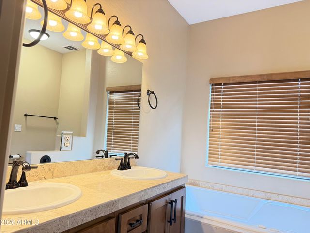 1805 E MARYLAND Avenue, Phoenix, AZ 85016
