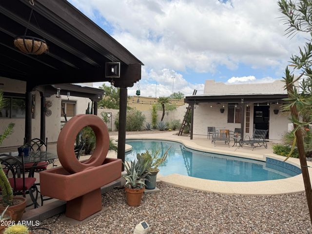 1805 E MARYLAND Avenue, Phoenix, AZ 85016