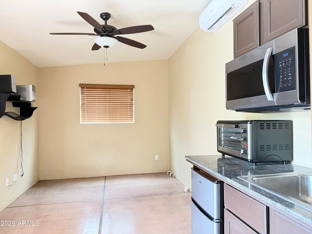 1805 E MARYLAND Avenue, Phoenix, AZ 85016