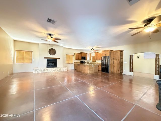 1805 E MARYLAND Avenue, Phoenix, AZ 85016