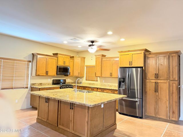 1805 E MARYLAND Avenue, Phoenix, AZ 85016