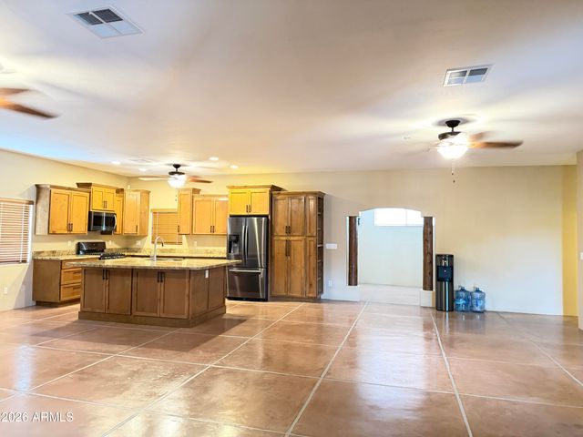 1805 E MARYLAND Avenue, Phoenix, AZ 85016