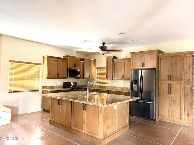 1805 E MARYLAND Avenue, Phoenix, AZ 85016