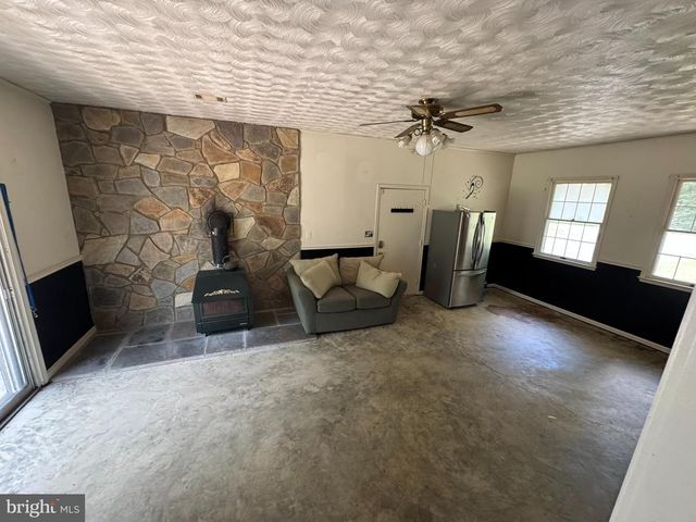 6040 HANNON DR, La Plata, MD 20646