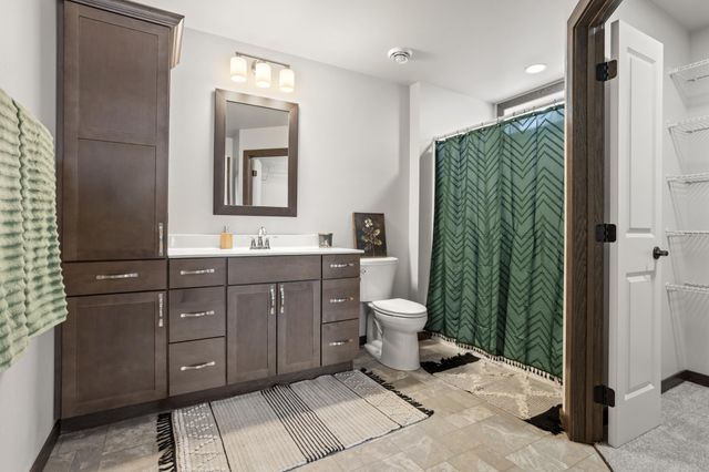 414 Westview Lane E, West Fargo, ND 58078