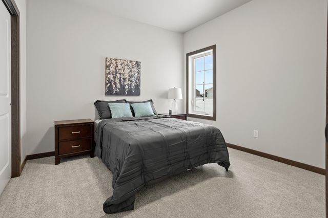 414 Westview Lane E, West Fargo, ND 58078