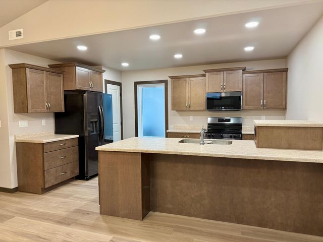 414 Westview Lane E, West Fargo, ND 58078