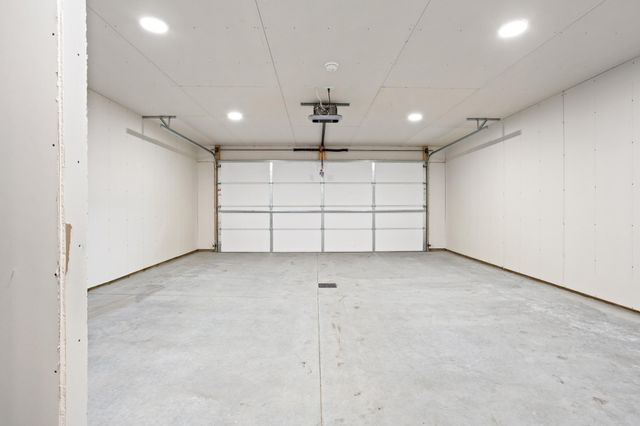 414 Westview Lane E, West Fargo, ND 58078