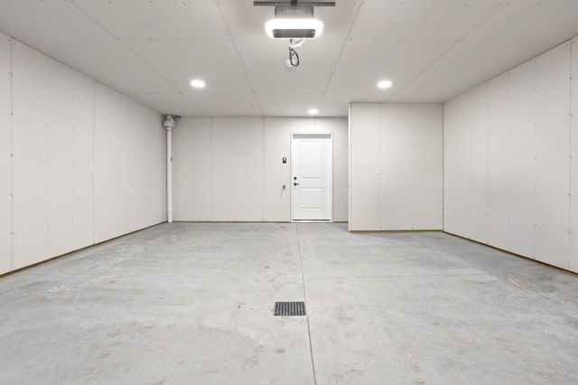 414 Westview Lane E, West Fargo, ND 58078