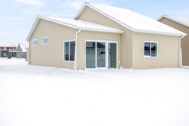 414 Westview Lane E, West Fargo, ND 58078