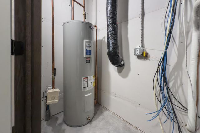 414 Westview Lane E, West Fargo, ND 58078