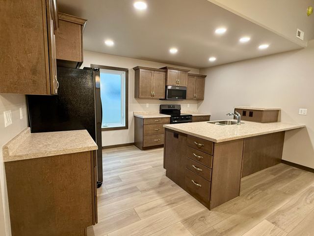 414 Westview Lane E, West Fargo, ND 58078