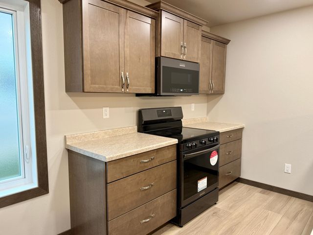 414 Westview Lane E, West Fargo, ND 58078