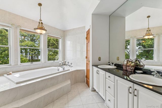 2 Penny Lane, Nissequogue, NY 11780