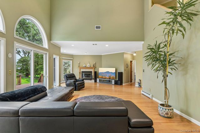 2 Penny Lane, Nissequogue, NY 11780