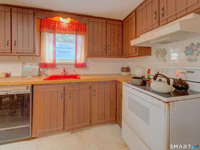 16 Breaults Lane, Thompson, CT 06277
