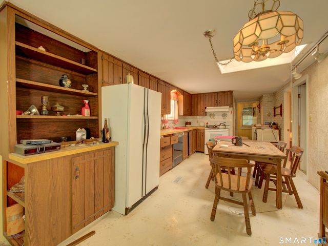 16 Breaults Lane, Thompson, CT 06277