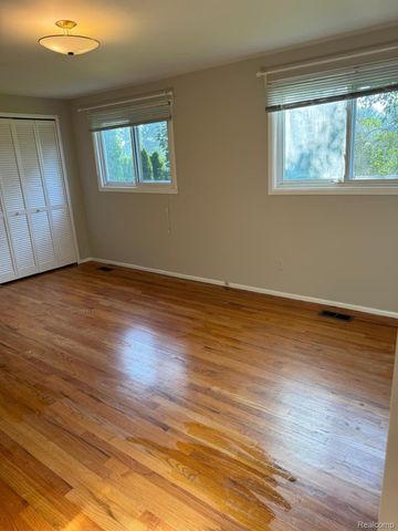 5028 Abington Drive, Troy, MI 48085