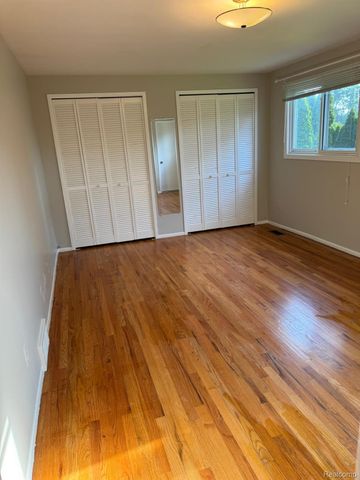 5028 Abington Drive, Troy, MI 48085