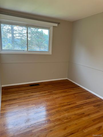 5028 Abington Drive, Troy, MI 48085