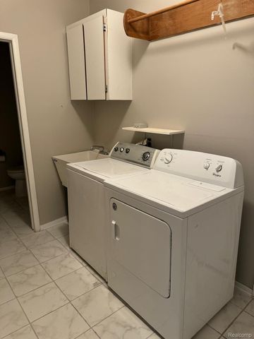 5028 Abington Drive, Troy, MI 48085