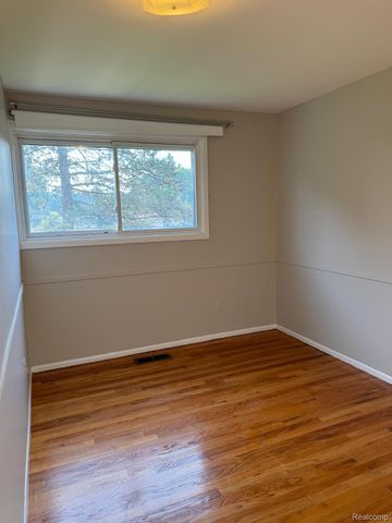 5028 Abington Drive, Troy, MI 48085