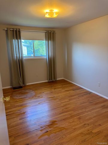 5028 Abington Drive, Troy, MI 48085