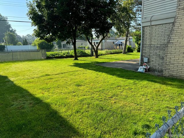 5028 Abington Drive, Troy, MI 48085