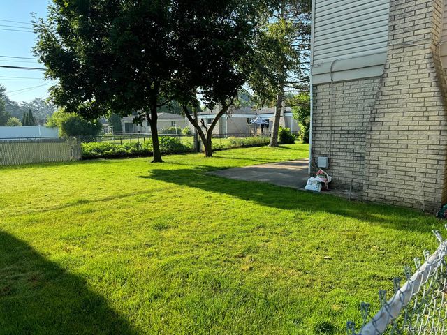 5028 Abington Drive, Troy, MI 48085