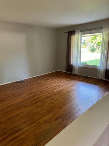 5028 Abington Drive, Troy, MI 48085