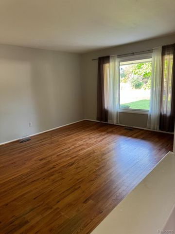 5028 Abington Drive, Troy, MI 48085