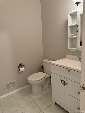 5028 Abington Drive, Troy, MI 48085