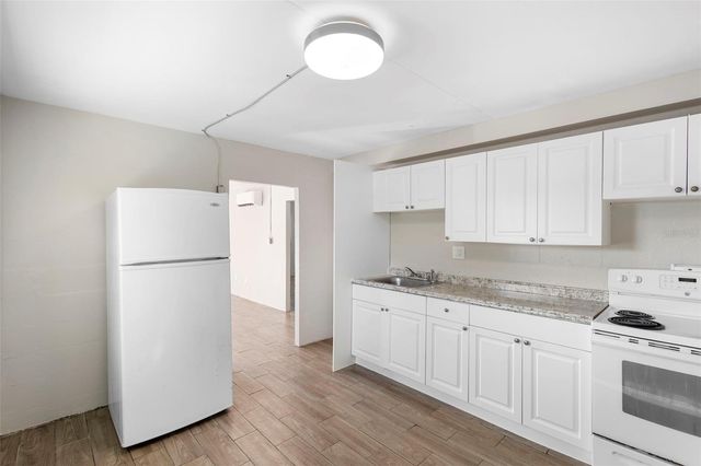 901 COLYER STREET, Orlando, FL 32805