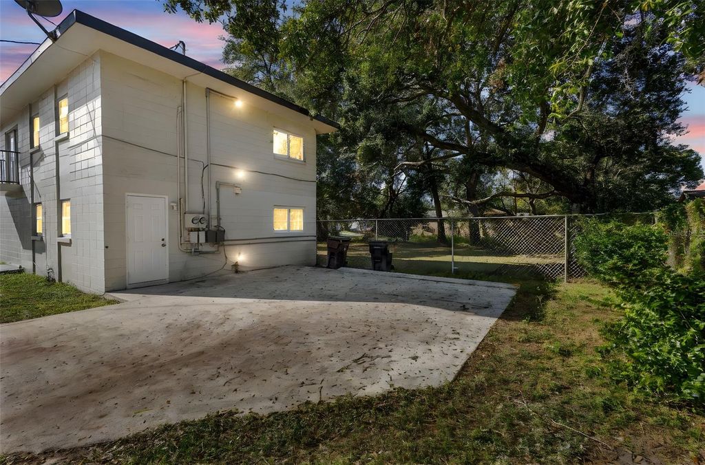 Image 2 of property listing at 901 COLYER STREET, Orlando, FL 32805
