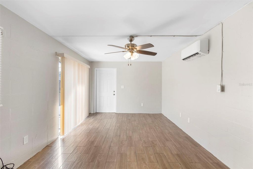 Image 12 of property listing at 901 COLYER STREET, Orlando, FL 32805