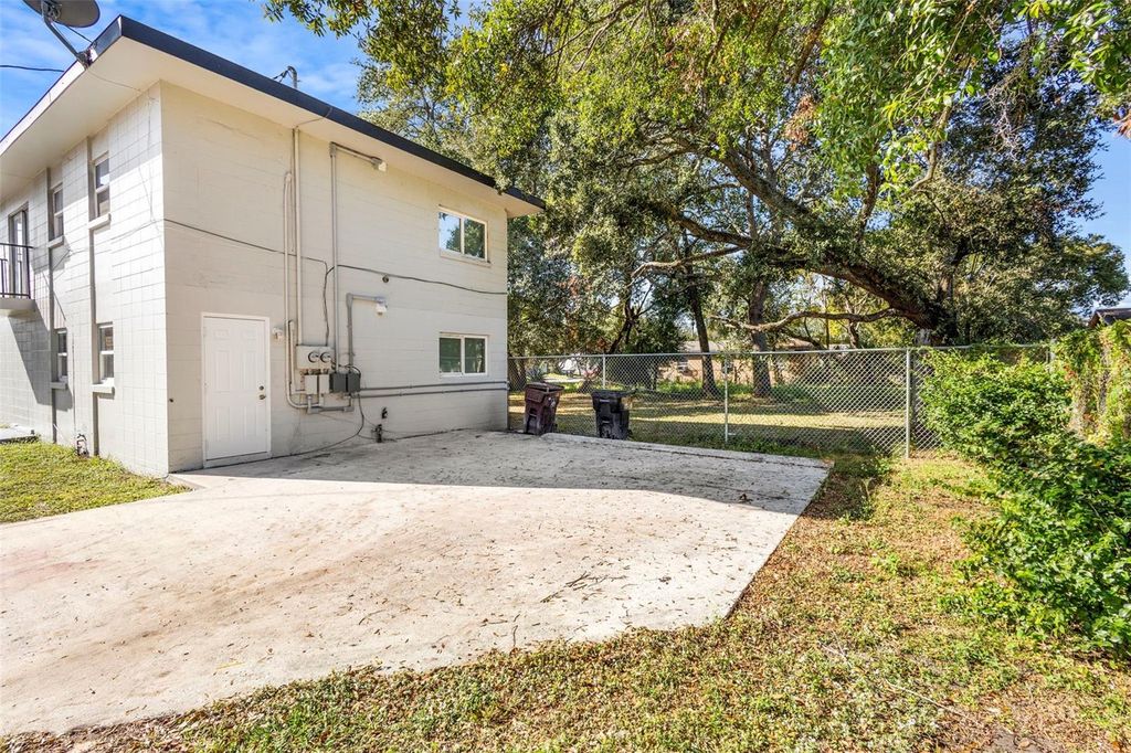 Image 13 of property listing at 901 COLYER STREET, Orlando, FL 32805