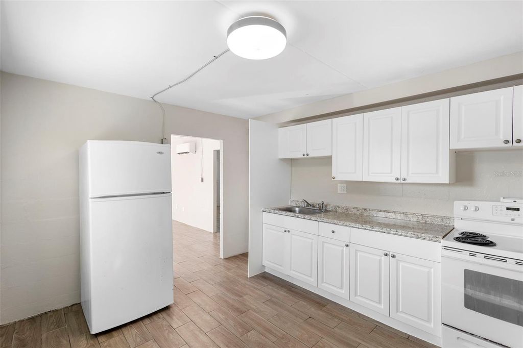 Image 15 of property listing at 901 COLYER STREET, Orlando, FL 32805