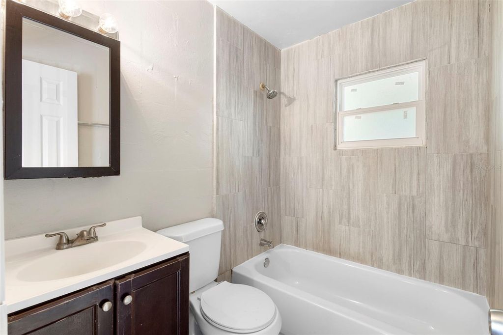 Image 19 of property listing at 901 COLYER STREET, Orlando, FL 32805