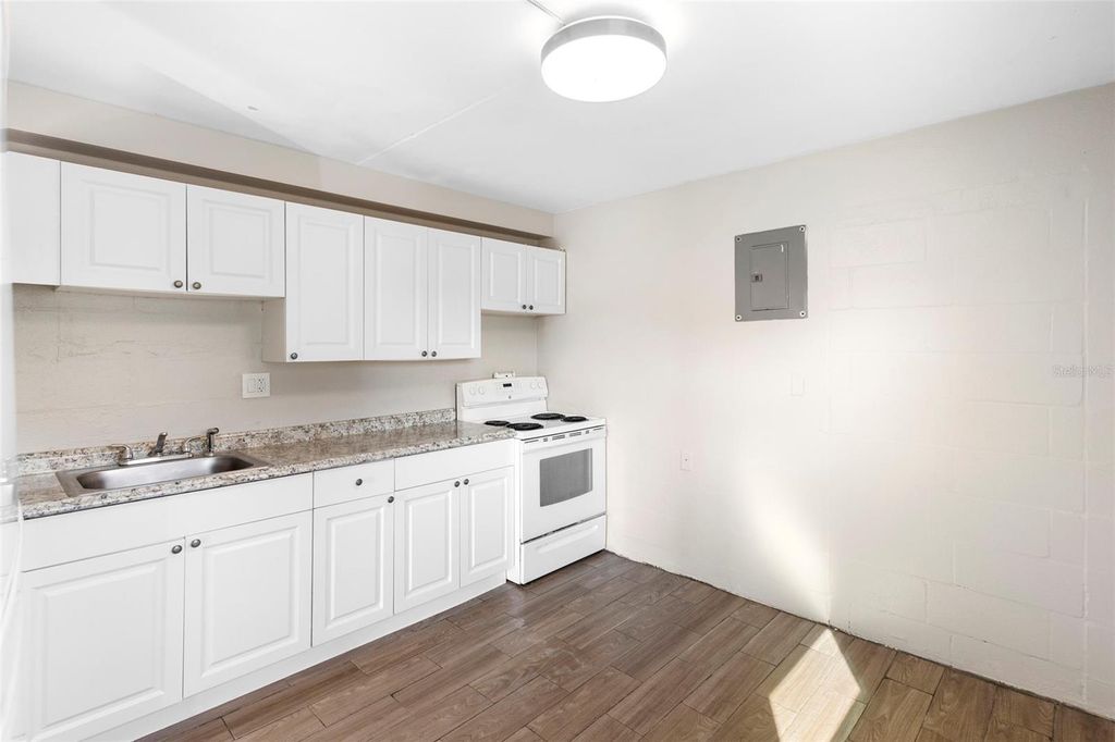 Image 20 of property listing at 901 COLYER STREET, Orlando, FL 32805