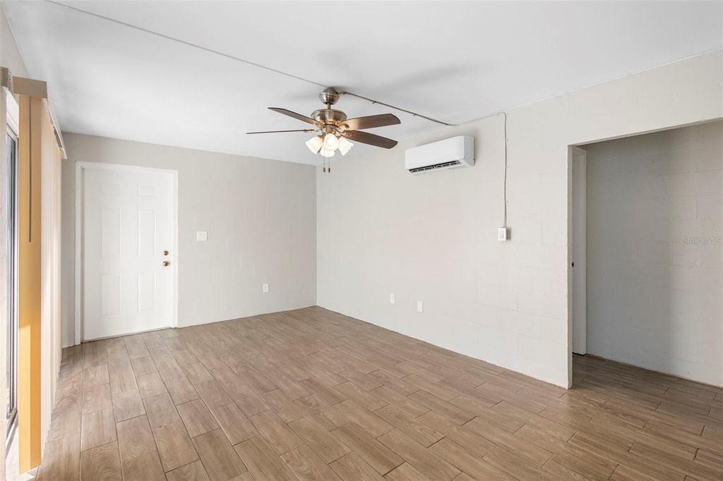 Image 23 of property listing at 901 COLYER STREET, Orlando, FL 32805