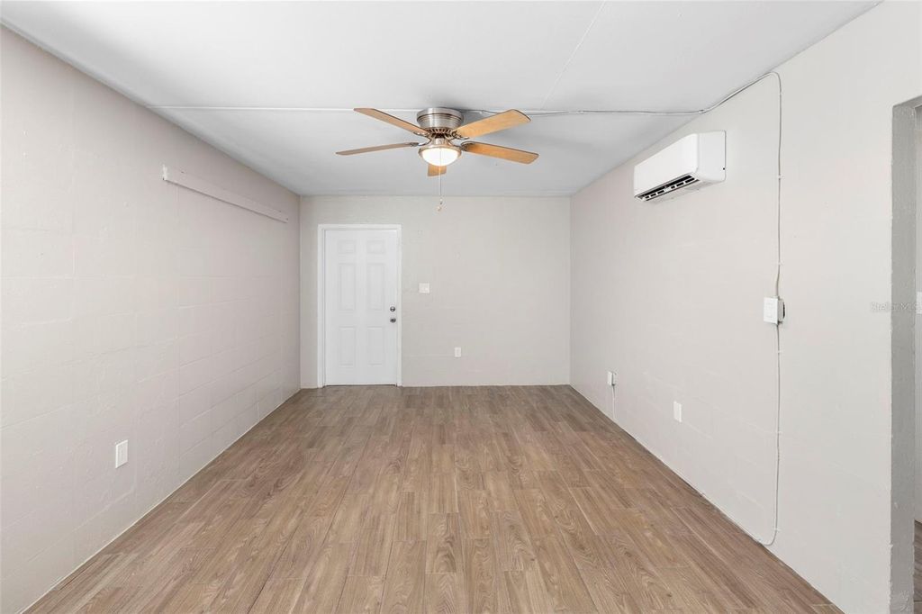 Image 24 of property listing at 901 COLYER STREET, Orlando, FL 32805