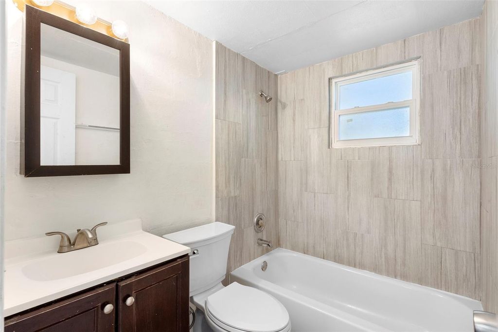 Image 25 of property listing at 901 COLYER STREET, Orlando, FL 32805