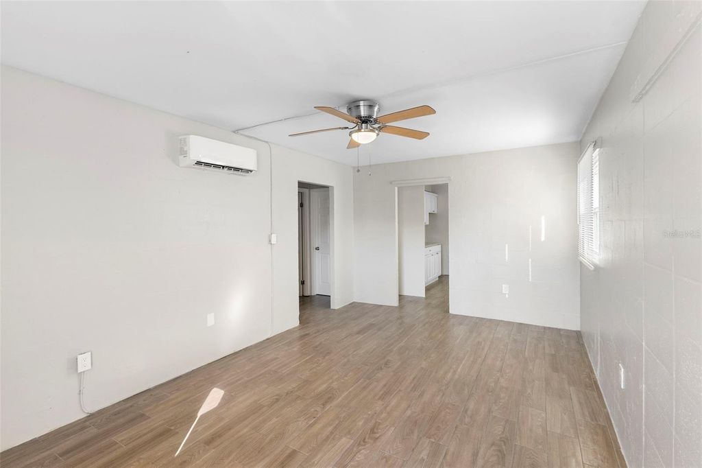 Image 26 of property listing at 901 COLYER STREET, Orlando, FL 32805