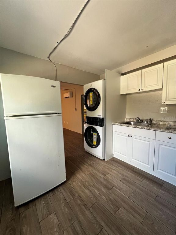 Image 5 of property listing at 901 COLYER STREET, Orlando, FL 32805