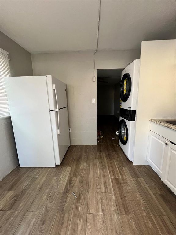 Image 7 of property listing at 901 COLYER STREET, Orlando, FL 32805