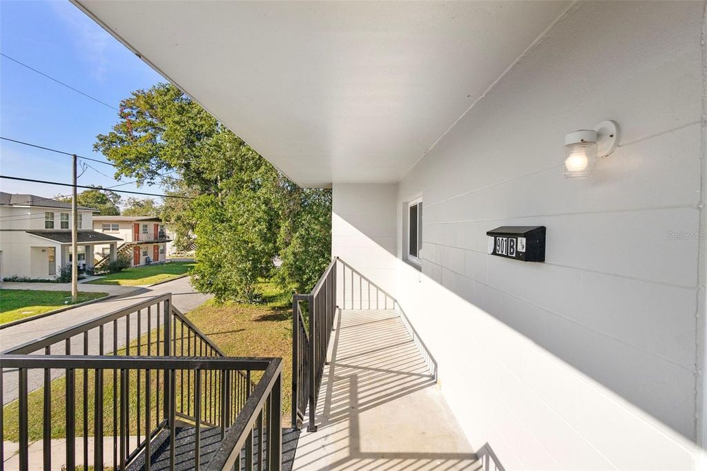 Image 9 of property listing at 901 COLYER STREET, Orlando, FL 32805