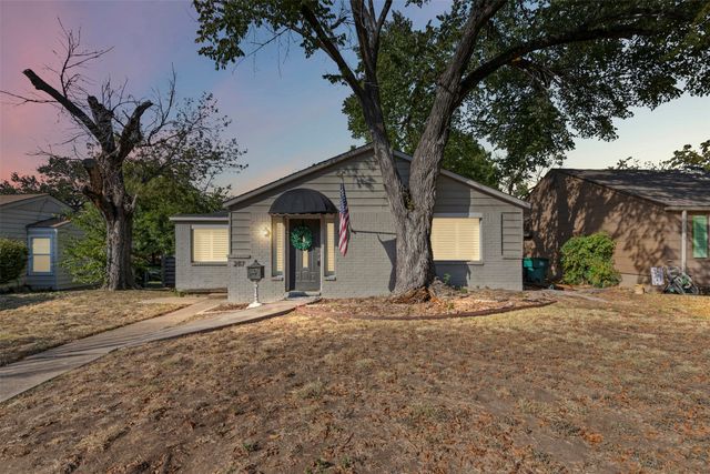 2117 W Lotus Avenue, Fort Worth, TX 76111