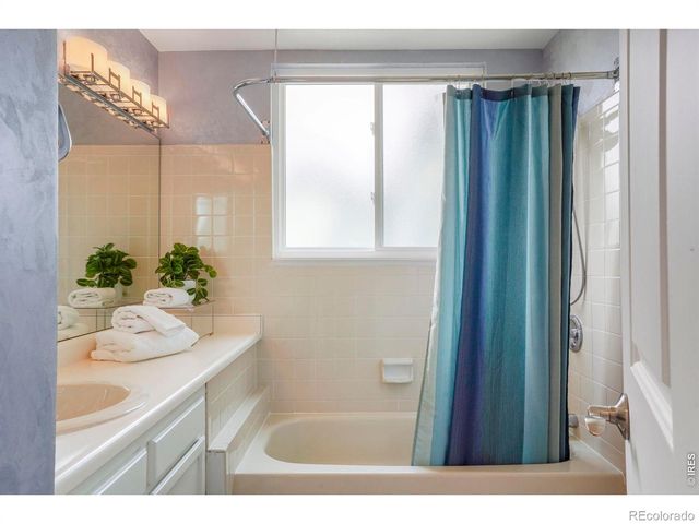 2460 Sunset Drive, Longmont, CO 80501