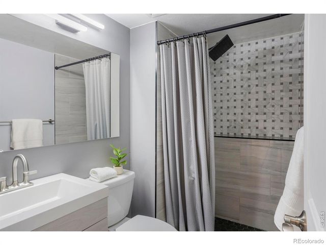 2460 Sunset Drive, Longmont, CO 80501